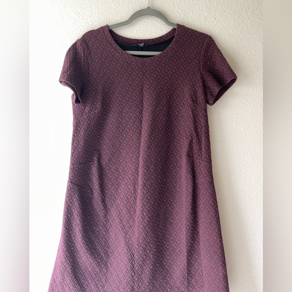 Gorgeous burgundy shift dress. Size 6-8